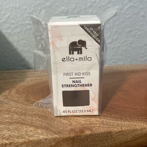NEW Ella + Mila First Aid Kiss Nail Strengthener